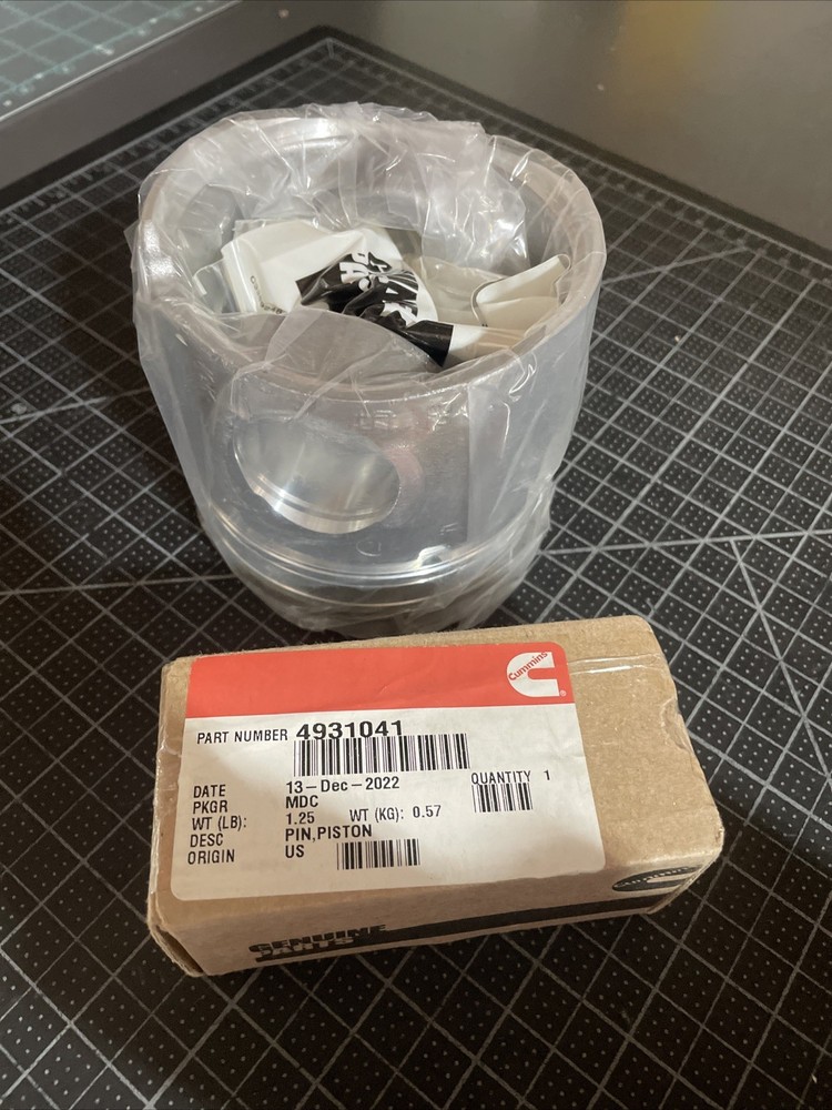 GENUINE NEW OEM CUMMINS ENGINE PISTON KIT 5633515