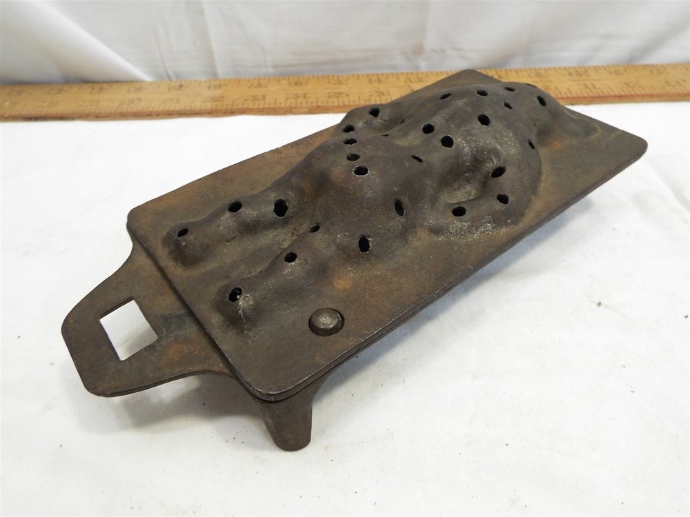 Vintage Cast Iron Teddy Bear Baking Mold Cake Pan 7"