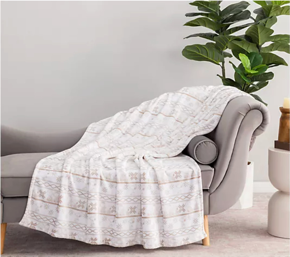 Berkshire Peanuts Holiday 55x70 Plush Throw