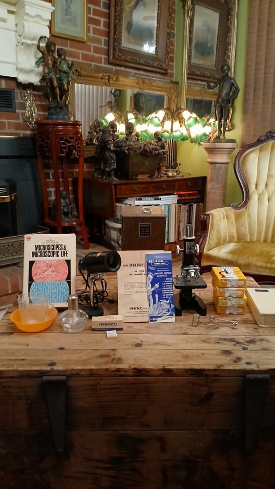 VINTAGE PERFECT MICROSCOPE MODEL 805 WITH ACCESSORIES