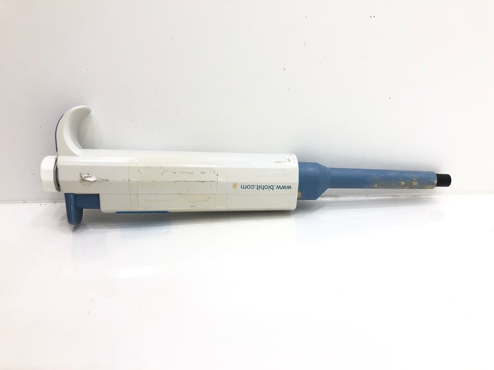 Biohit Proline Single-Channel Variable Volume Pipettor Pipette 100-1000µL White