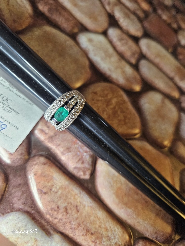 Emerald cut .9ct Created Emerald Platinum Technibond Size 8 Ring w/ Warranty