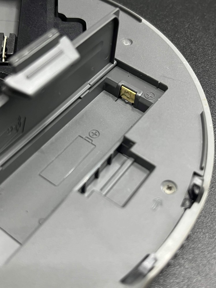 Sony D-NE730 CD Player Walkman Discman Silver - Working