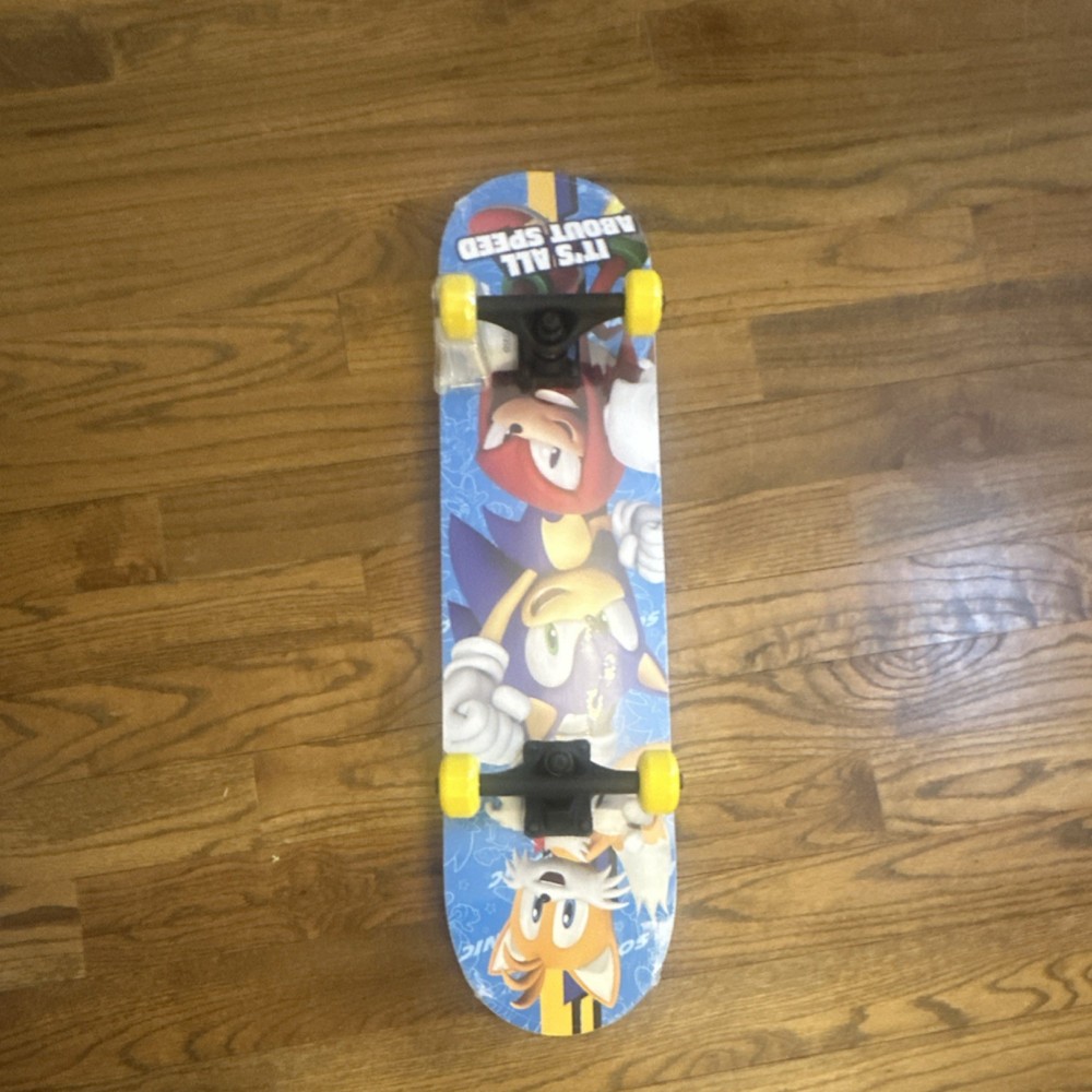New with wrapping Sonic The Hedgehog Complete Skateboard