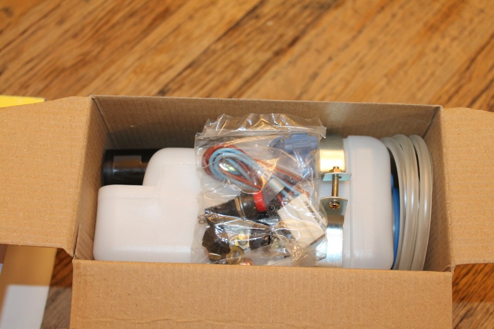 UNIVERSAL WINDSHIELD WASHER PUMP / RESERVOIR KIT ANCO 66-01