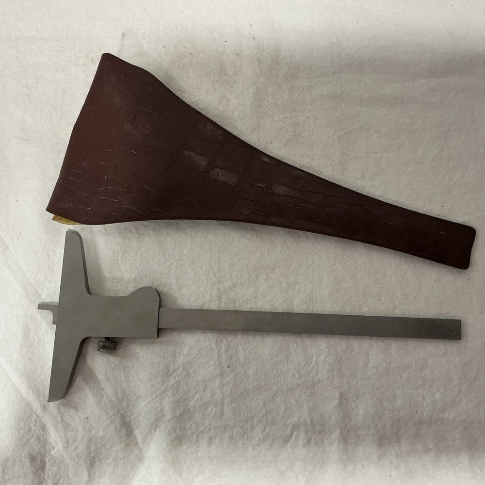 Vernier Caliper 7” Plastic Case Included