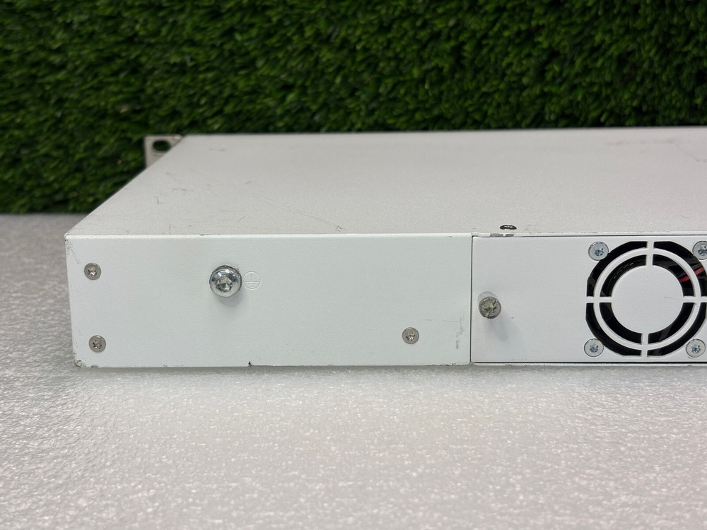 PRE OWNED | Ericsson SIU-02 / KDU 137 596 EthernCustomize Network Switch - White