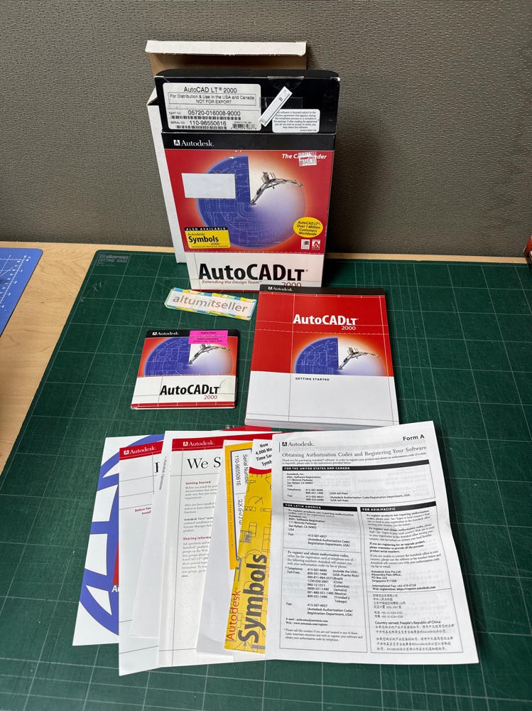 Autodesk/AutoCAD LT 2000 Software, 1 CD, Serial #, Open Box And Books LOOK EUC