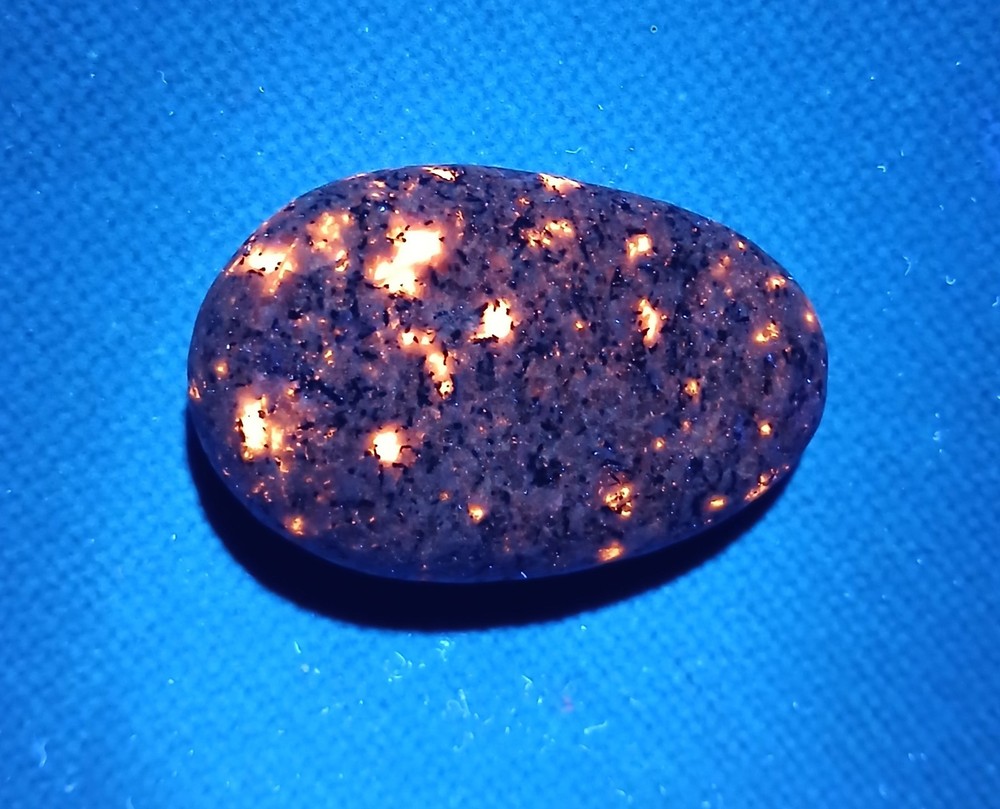 Fluorescent Sodalite ( Yooperlite ) 0.7 oz. Bright Spots on Stone.