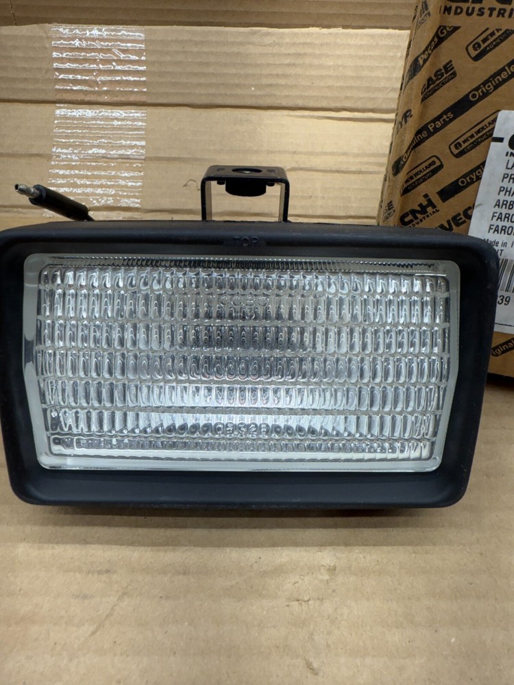 Genuine CNH 2930039 Work Lamp 12V / 55W / Halogen Clear For Select Case Models