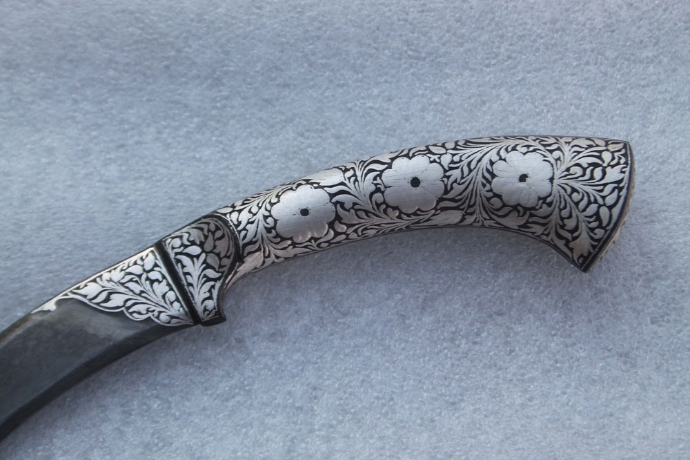 Fantastic curve iron blade Dagger Mughal Calligraphy silver inlaid work Handle