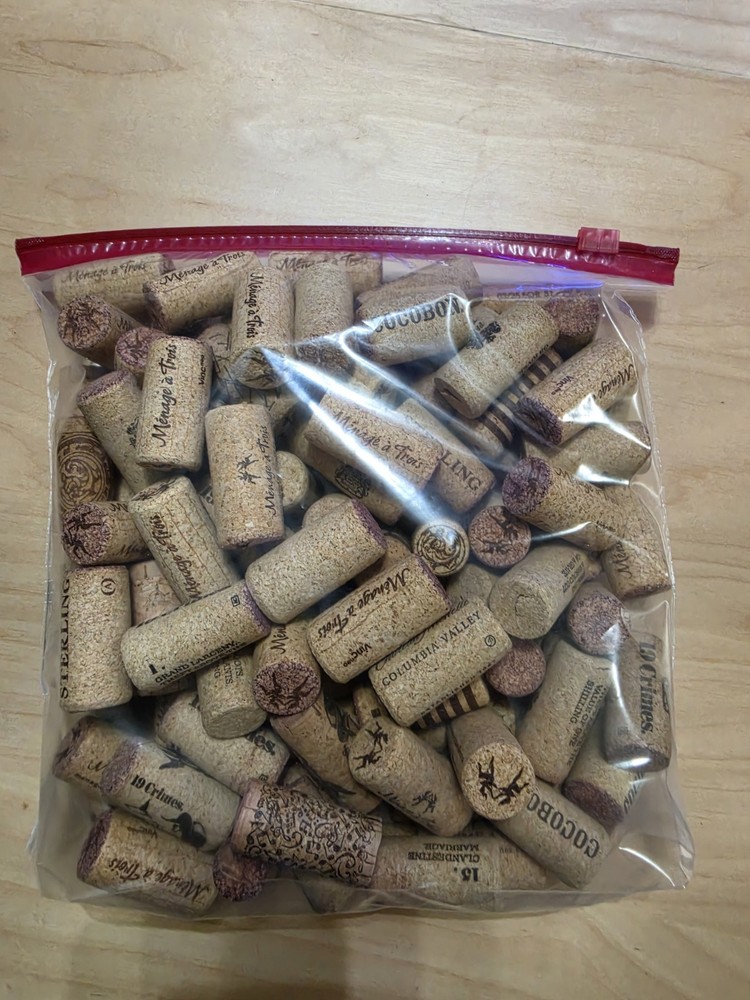 100 Ct. Wine Corks Assorted - PREOWNED EXCELLENT COND