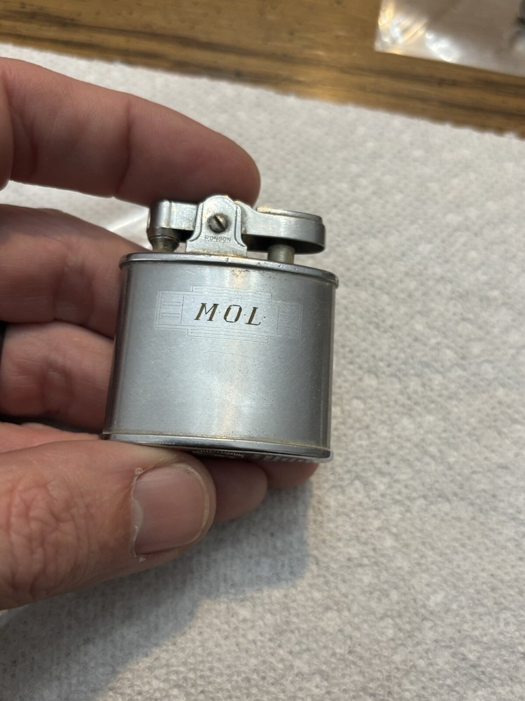 Vintage Ronson  Standard  Silver Tone Lighter