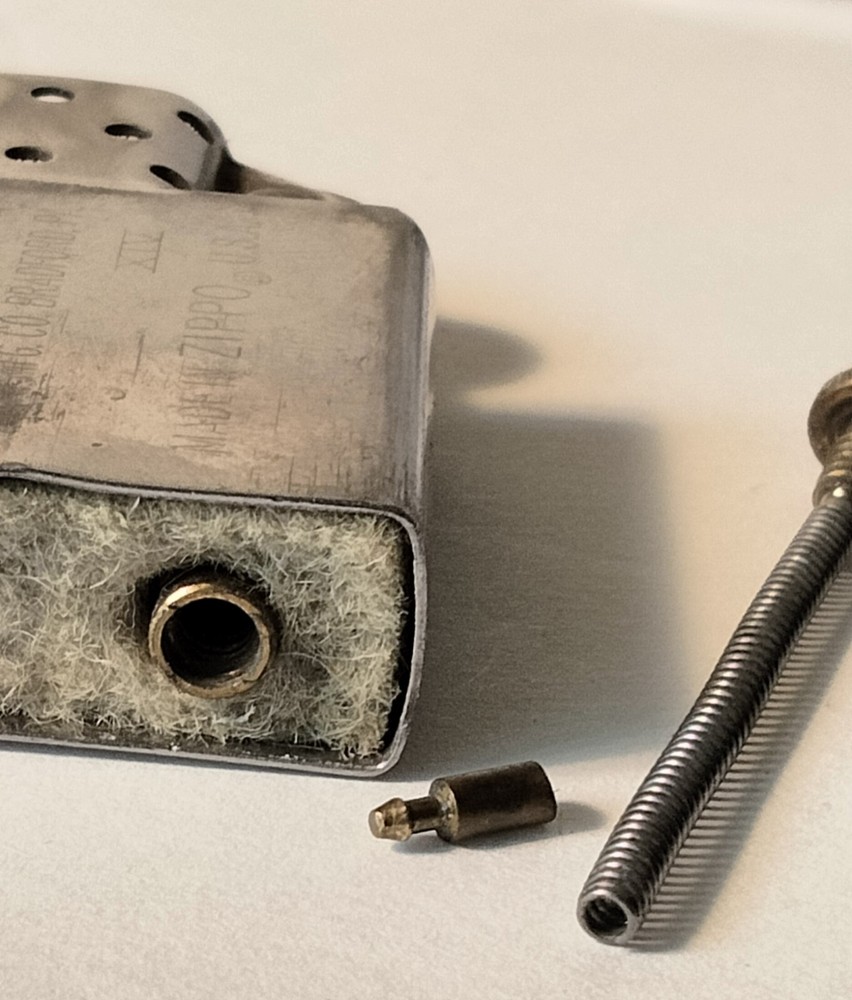 Vintage Zippo Lighter Plain Chrome Block Letter Logo Non-Matching Insert