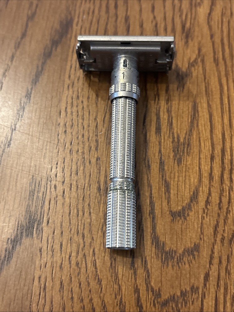 Vintage Gillette Adjustable Safety Razor With Plastic Case - *READ*