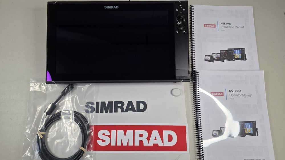 Simrad NSS16 evo3 16” MFD Chartplotter Fishfinder – Excellent Condition_
