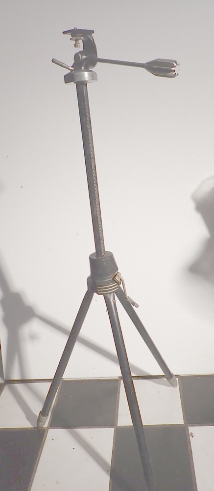 Vintage DAVIDSON STAR D  CONQUEST Tripod ,  (Range 24"-70")
