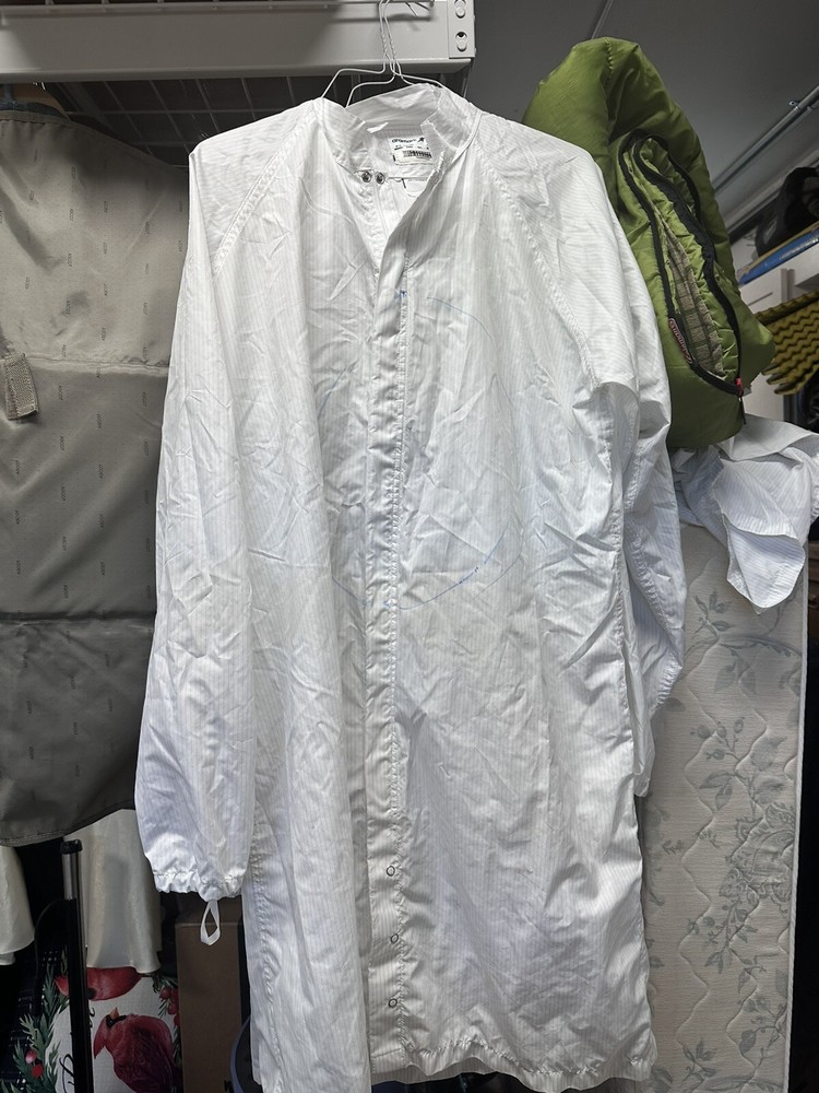 16 Large Labcoats