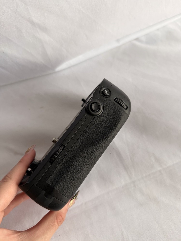 Neke digital battery pack for camera