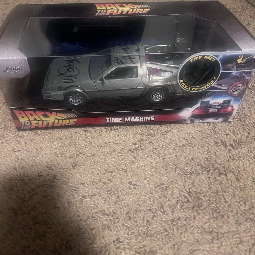 MICHAEL J FOX & CHRISTOPHER LLOYD SIGNED BACK TO THE FUTURE 1:32 DELOREAN