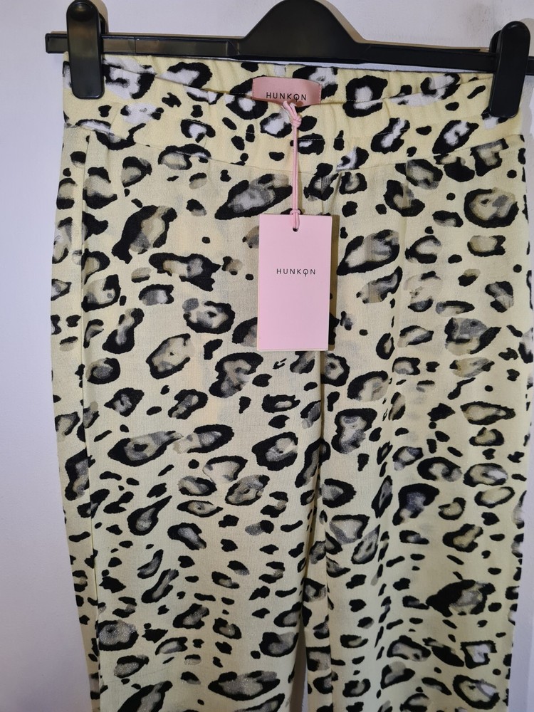hunkon yellow leopard print leggins pattern size Medium BNWT