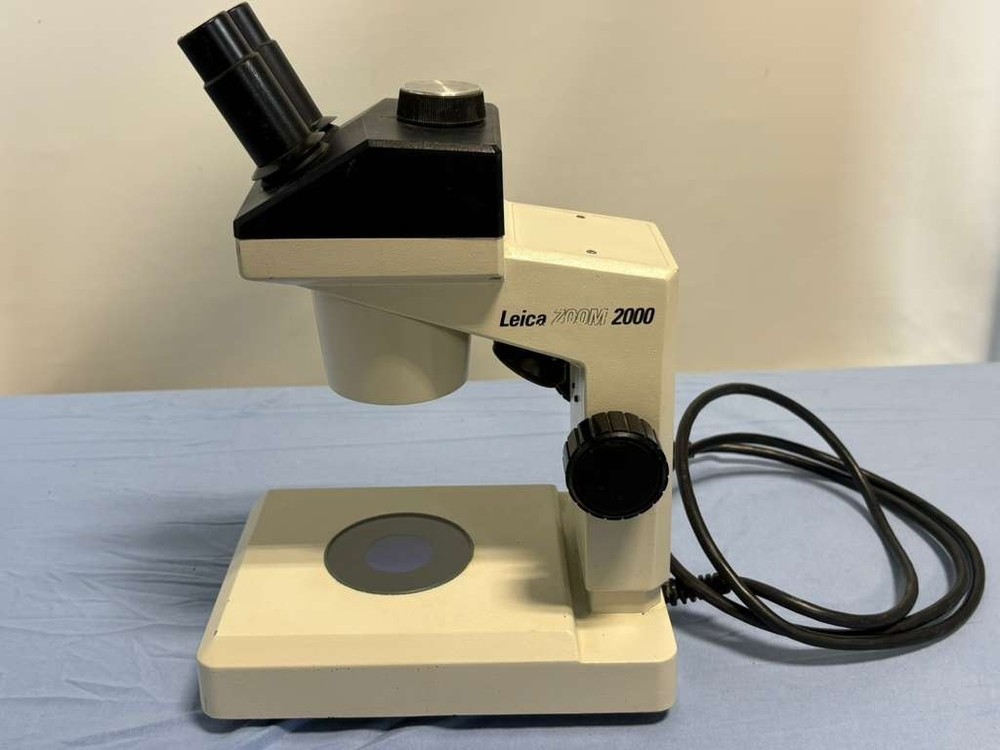 Leica Zoom 2000 Illuminated Stereo Microscope Model Z45V