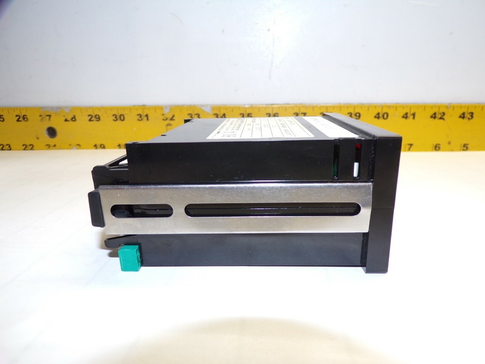 NEWPORT DIGITAL PROCESS PANEL METER 115V 2002B-P FS
