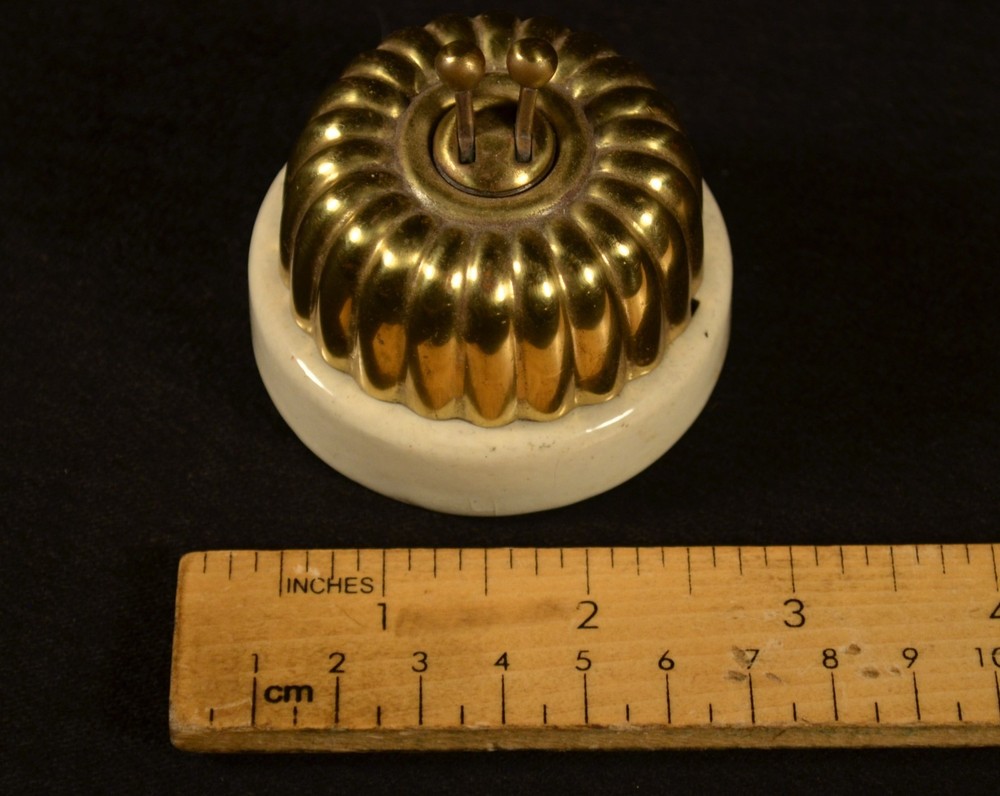 BRASS & CERAMIC VICTORIAN JELLY MOLD TOGGLE LIGHT SWITCH