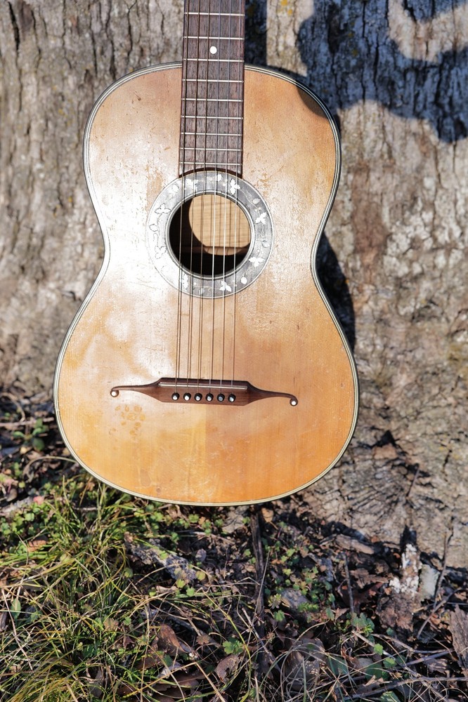 Gustav Herrnsdorf Romantic guitar 1920s Natural