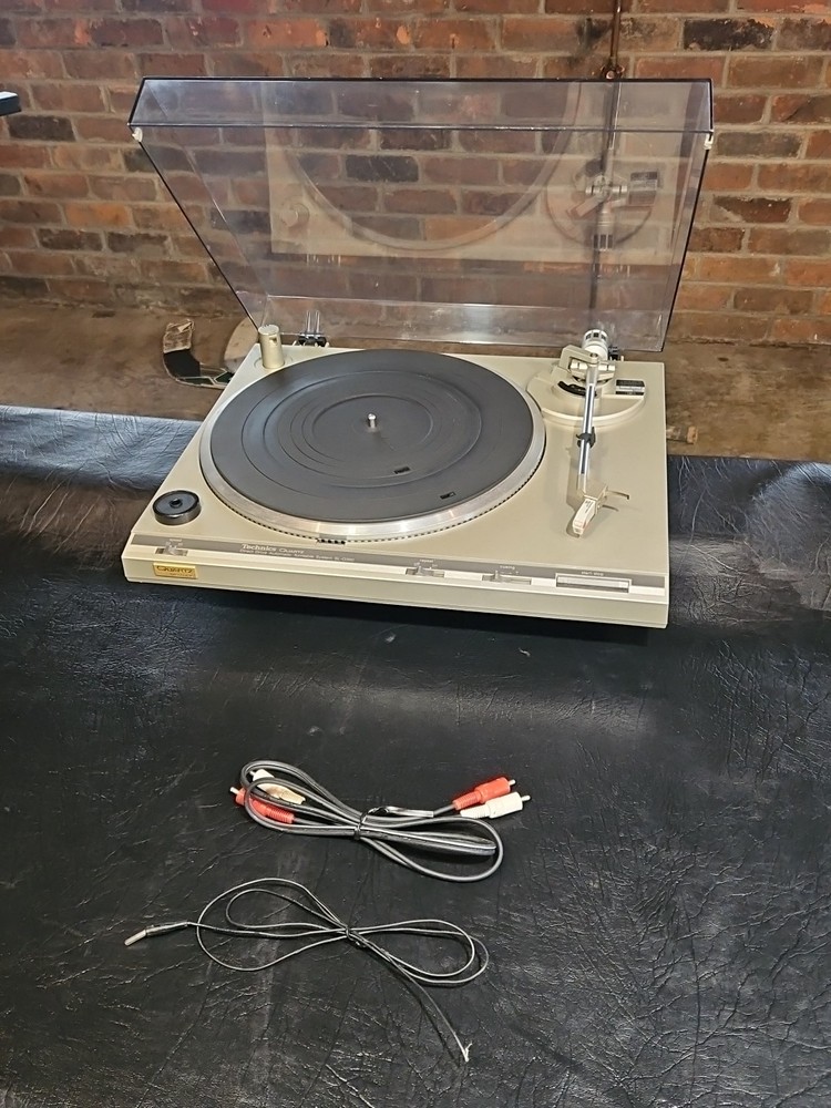 **SEE VIDEO** Technics SL-Q350 Automatic Direct Drive Turntable
