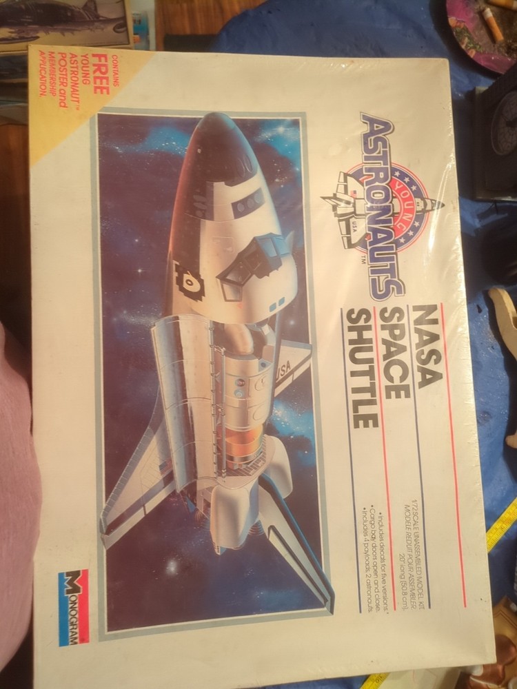 NASA Space Shuttle 1/72 Scale Model Kit 1995 Edition
