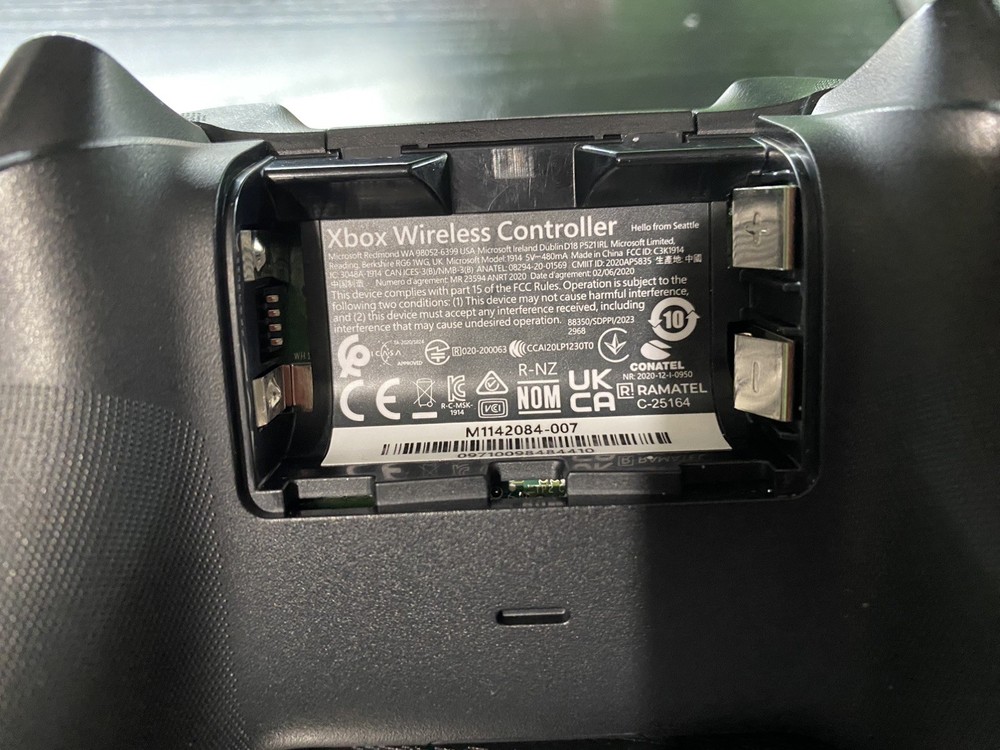 Microsoft Xbox Wireless Controller For Xbox Series X / S, Xbox One & Windows PC