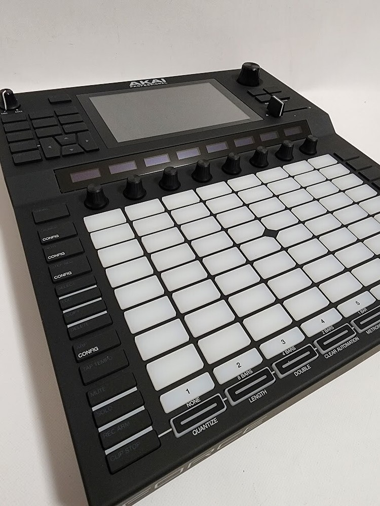 Akai Professional Force Standalone DJ