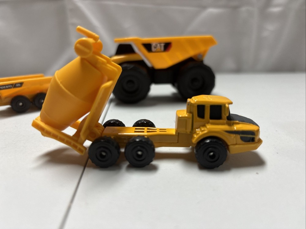 6 Construction Toy Vehicles ￼