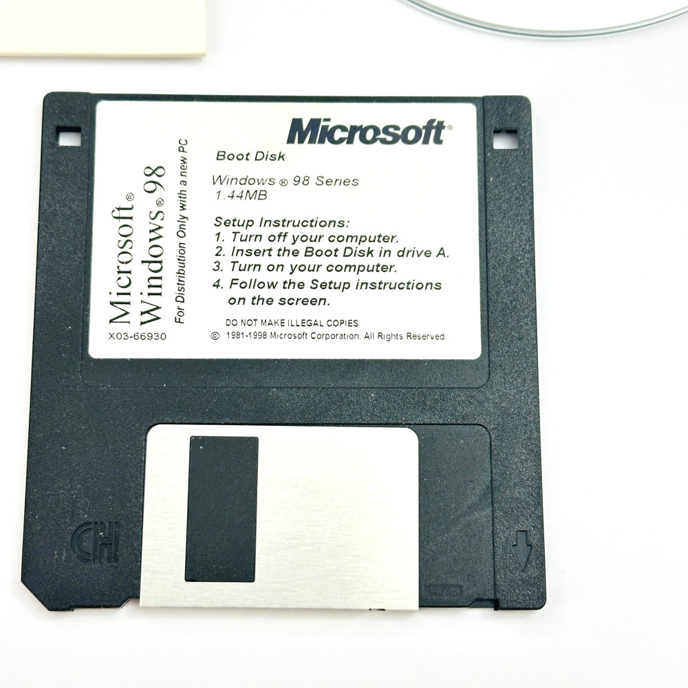Microsoft Windows 98 First Edition CD-ROM Operating System Perfect DIsc TESTED