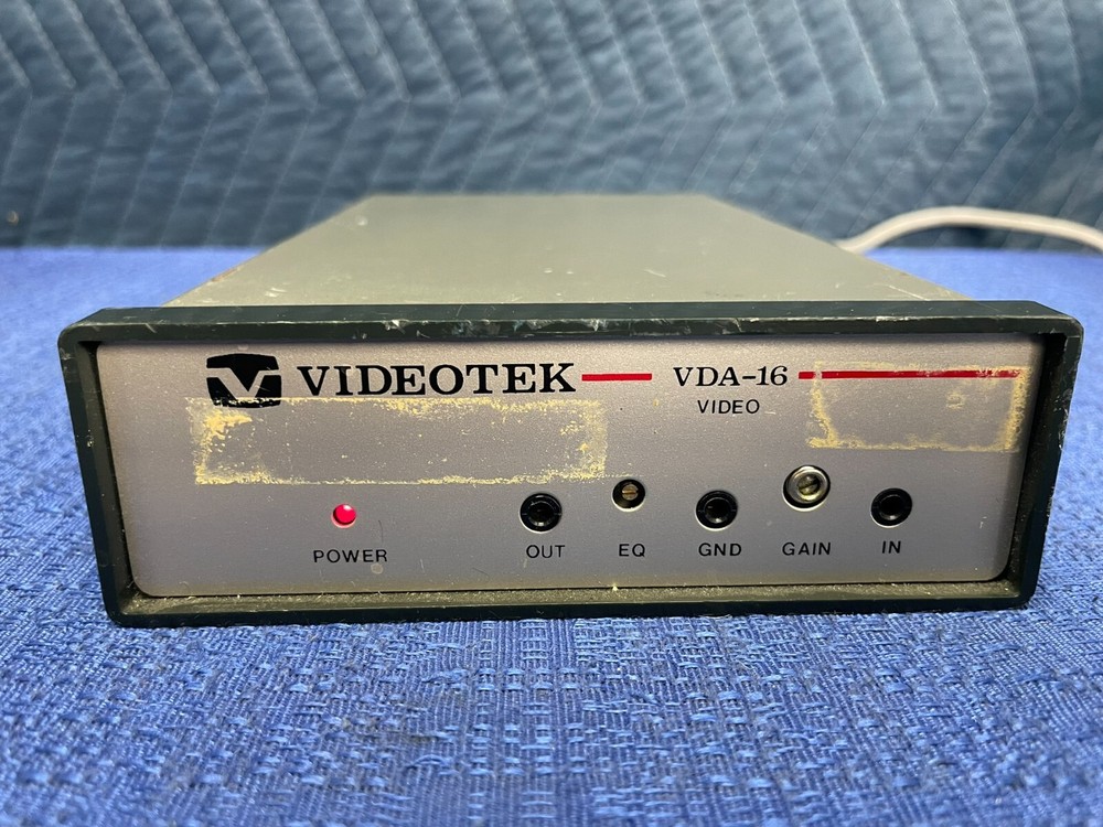 VideoTek - VDA-16 - Video Distribution Amplifier - Powers On
