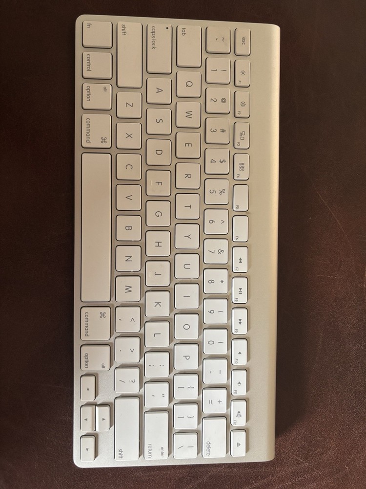 Apple Wireless Bluetooth Keyboard Silver A1314