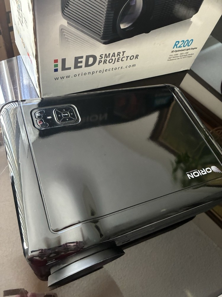 Orion R200 Smart Projector