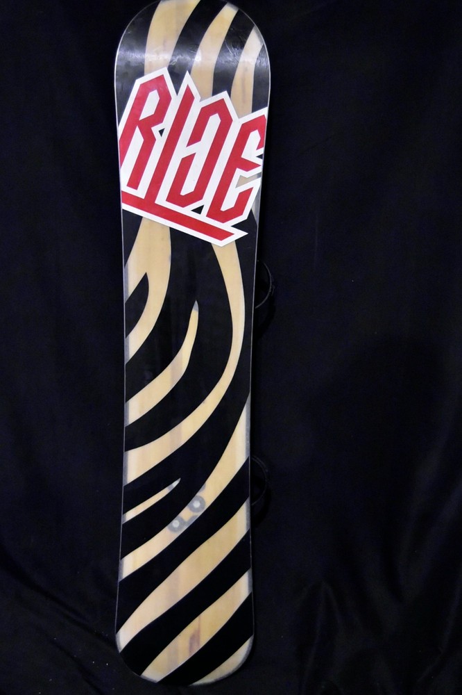 RIDE RUCKUS SNOWBOARD SIZE 135 CM WITH SMALL BINDINGS
