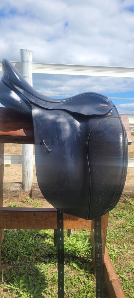 Kent And Masters Dressage Saddle 17.5"