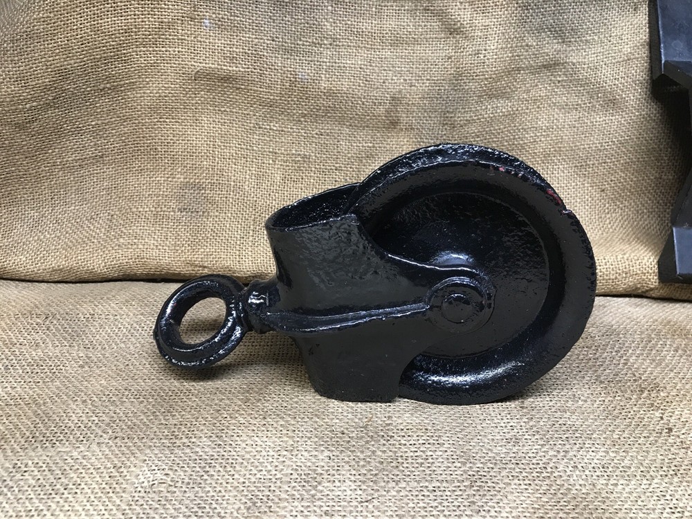Vintage Old 5” Barn Pulley