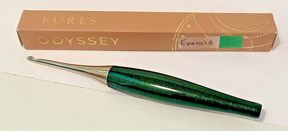 Furls~ Original  ODYSSEY~ CROCHET HOOK ~ EMERALD ~ Size E - 3.5 mm ~ New in Box
