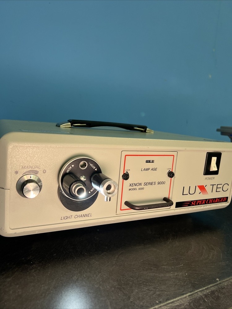 Xenon Series 9000 LUXTEC 9300 Light Source