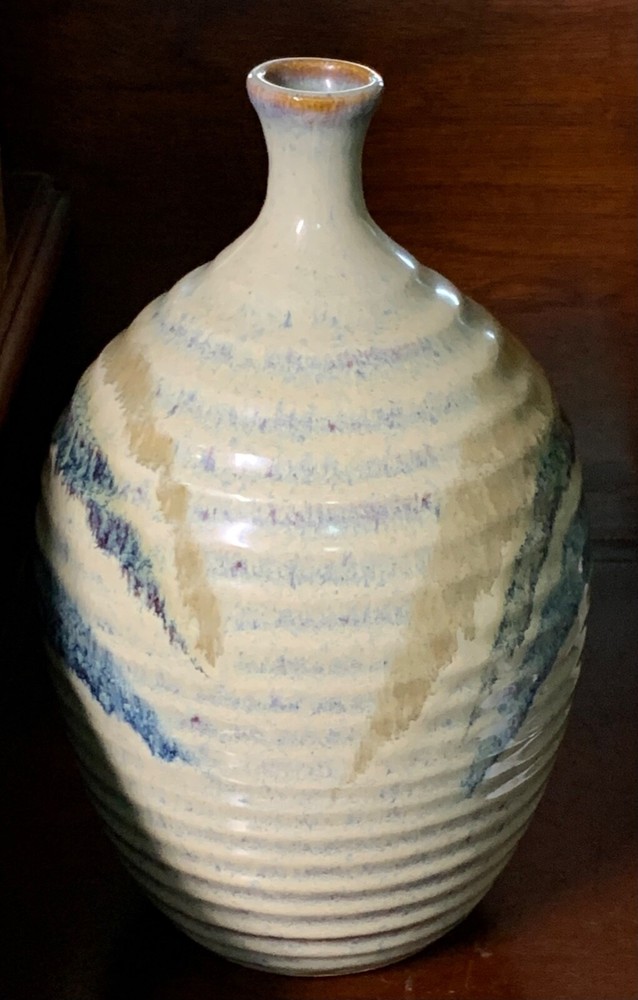 GORGEOUS FROM EVERY ANGLE STUDIO POTTERY RIBBED STONEWARE 9.5" VASE!