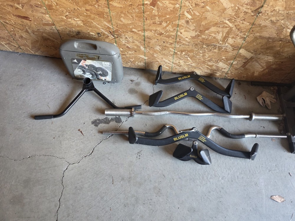 Squatting Rack And Lat Tower