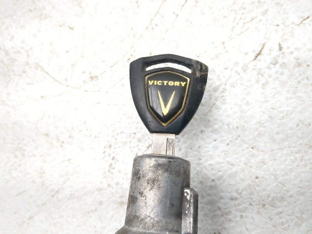 08-17 Victory Vision Deluxe Ignition Lock Set With Key