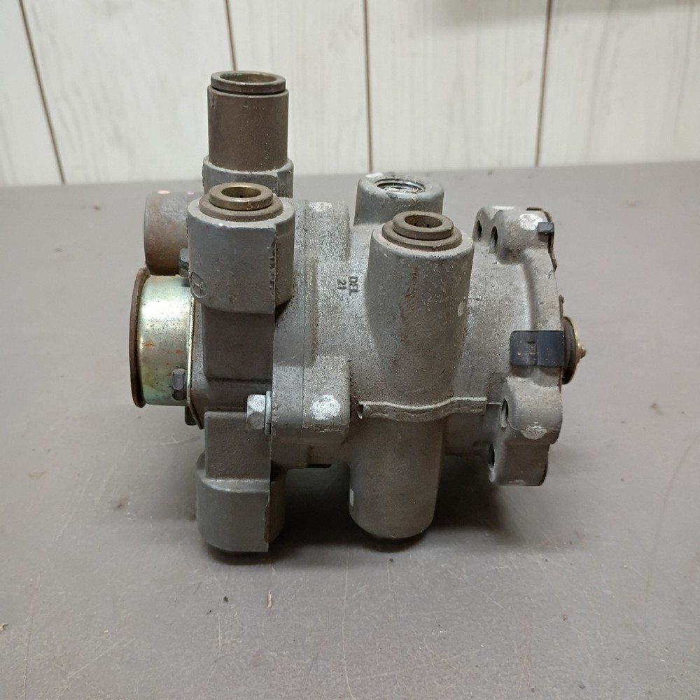 BENDIX BRAKE VALVE T 5005185 A / T 5018331 Untested