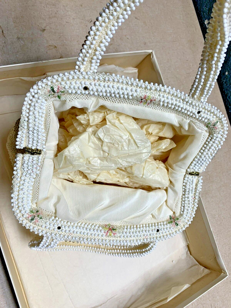 VINTAGE CORDE BEAD PURSE