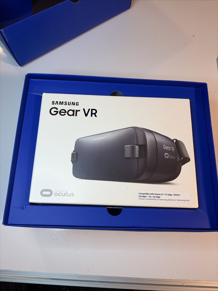 Samsung Gear VR Headset with Oculus