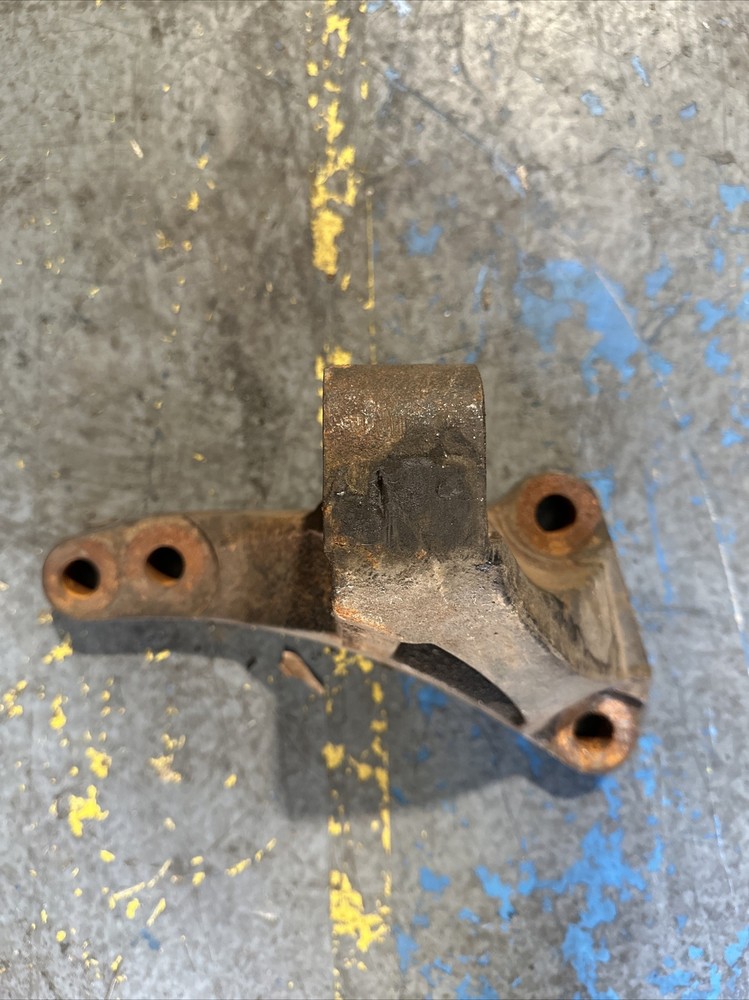 Detroit DD15 Engine Rear Mount 01-31372-000
